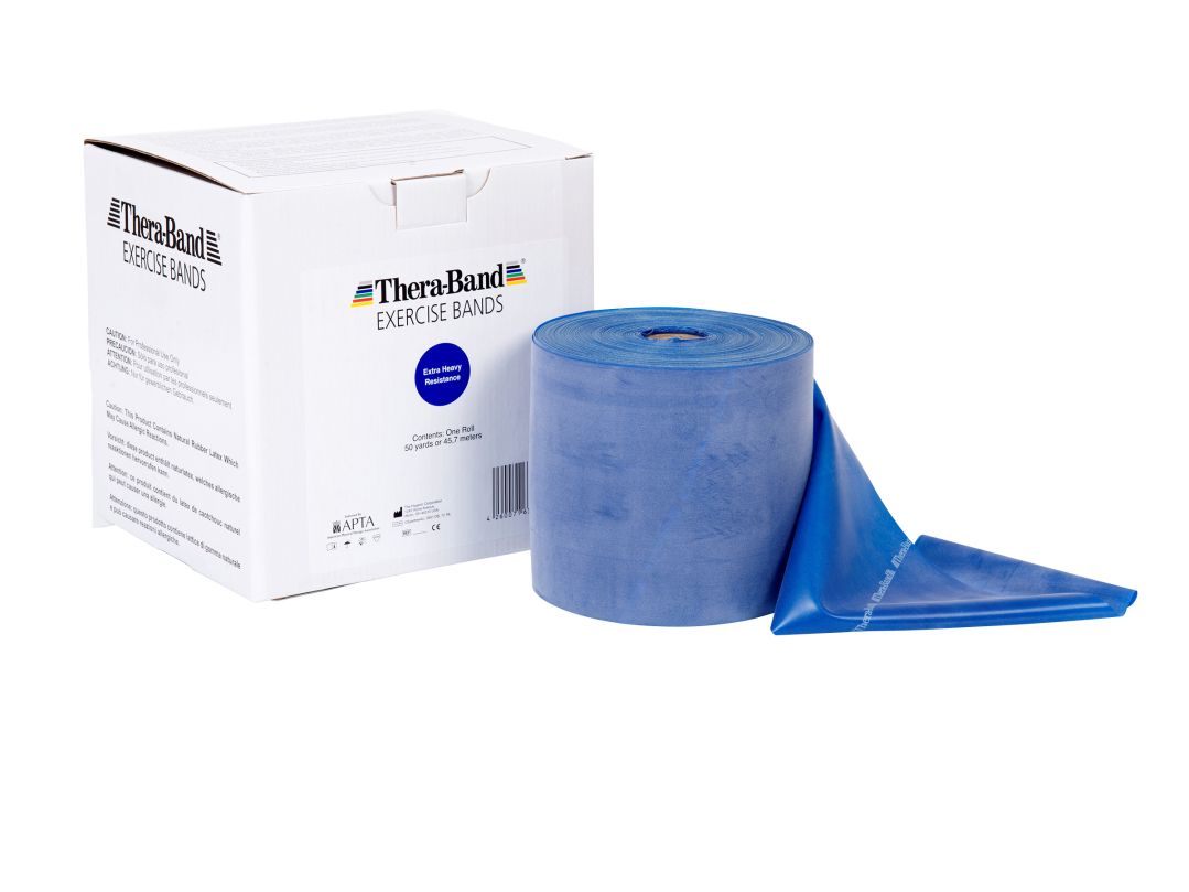 Blaues Thera-Band® Therapieband, teilweise abgerollt. Daneben die Verpackung mit Logo und Produktbezeichnung.