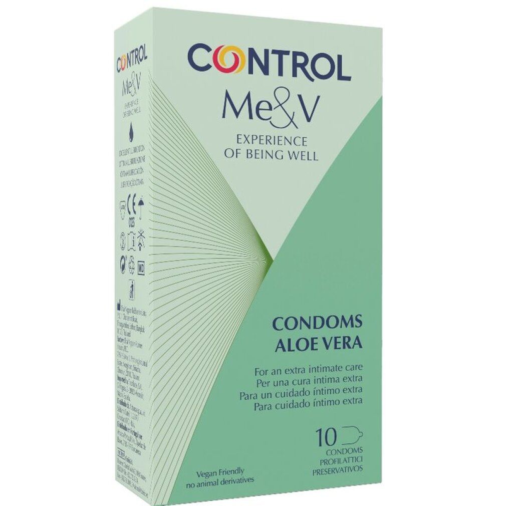 Schachtel mit Kondomen. Aufschrift CONTROL Me&V, ALOE VERA und 10 Kondome. Vegan.