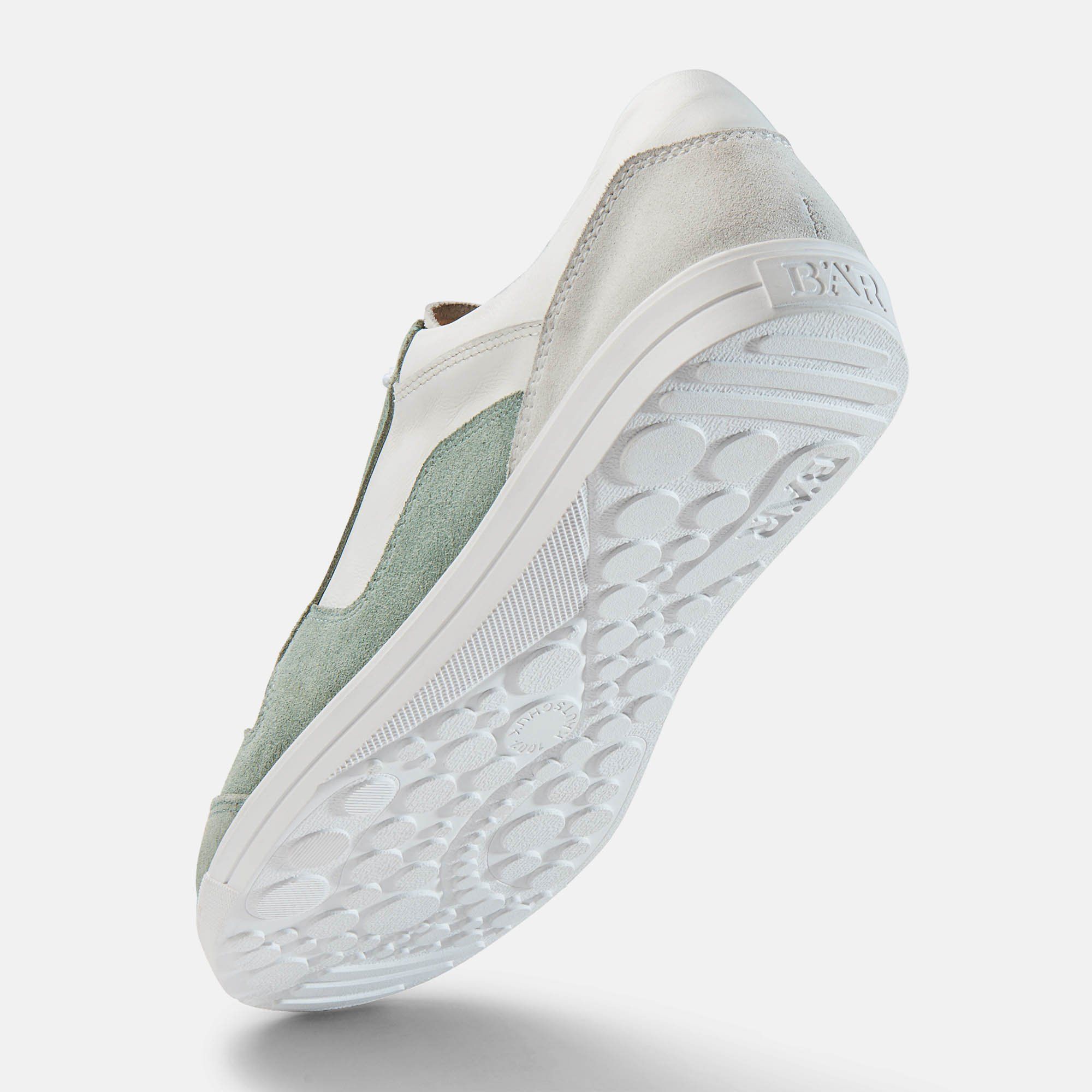 Schuhsohle. Weiß. BAR-Logo. Profilierte Sohle. Obermaterial aus Leder und Wildleder. Mintfarben und weiß.