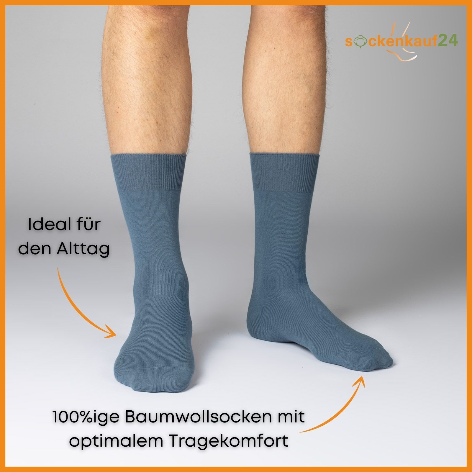 Eine blaue Socke am Fuß einer Person. Text: "Ideal für den Alltag" und "100%ige Baumwollsocken mit optimalem Tragekomfort".