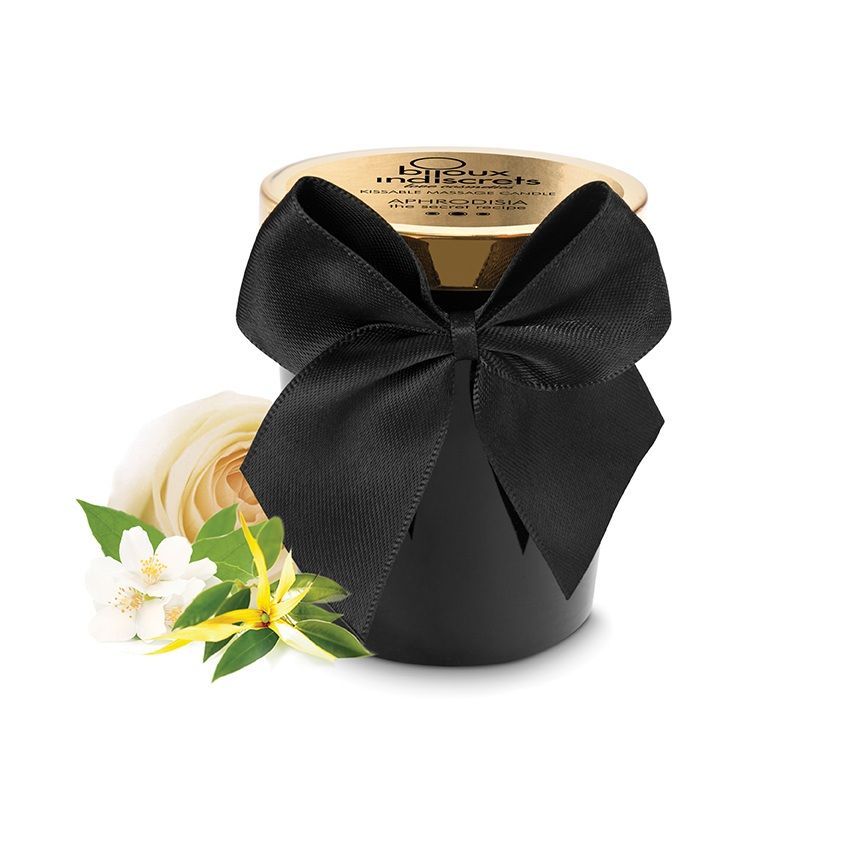 Schwarze Kerze mit Schleife, Deckel und Blumen. Goldener Deckel mit Schriftzug. Produktname: Bijoux Indiscrets.