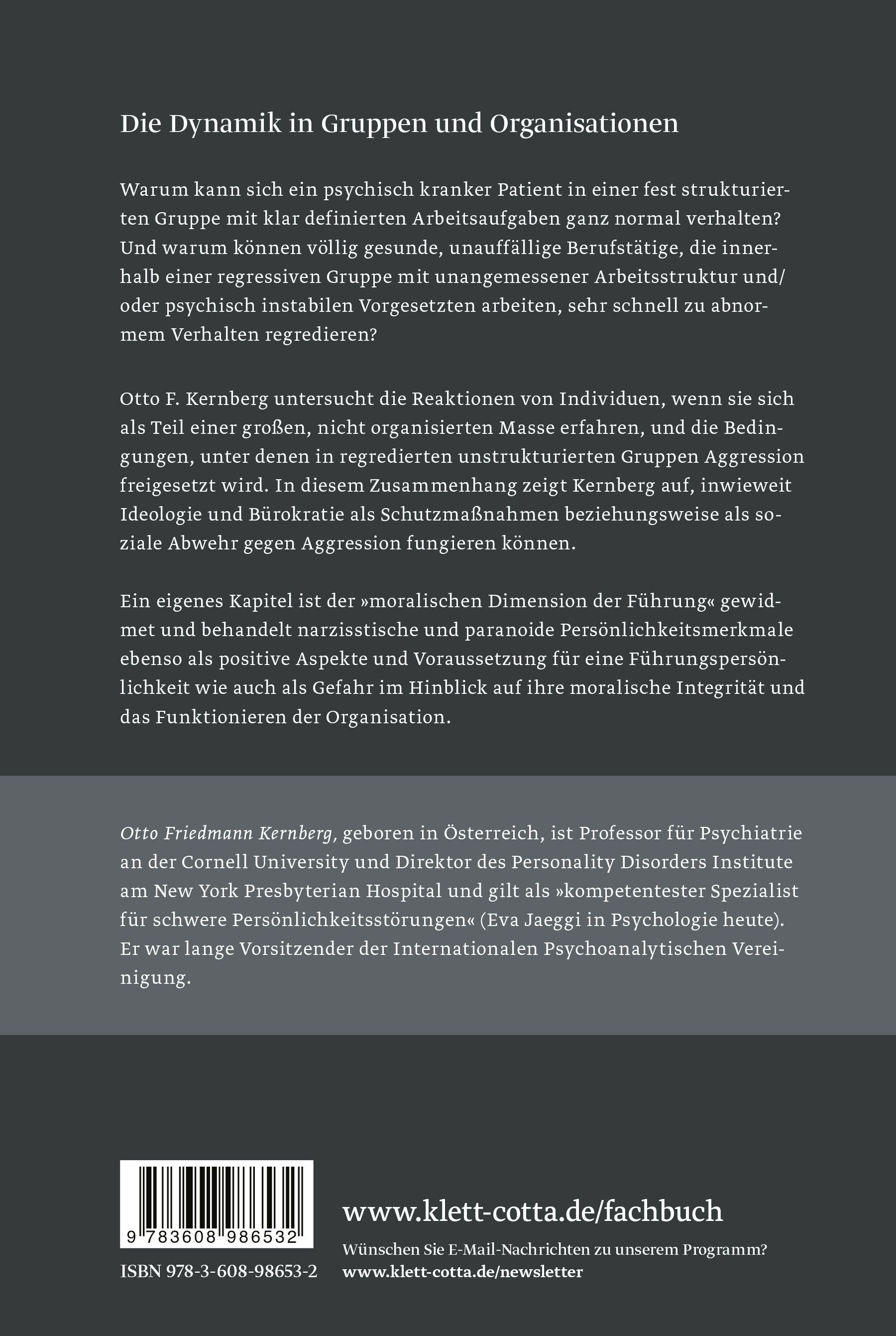 Buchrücken: Text über die Dynamik in Gruppen und Organisationen. Autor Otto F. Kernberg. Verlag Klett-Cotta. ISBN-Code.