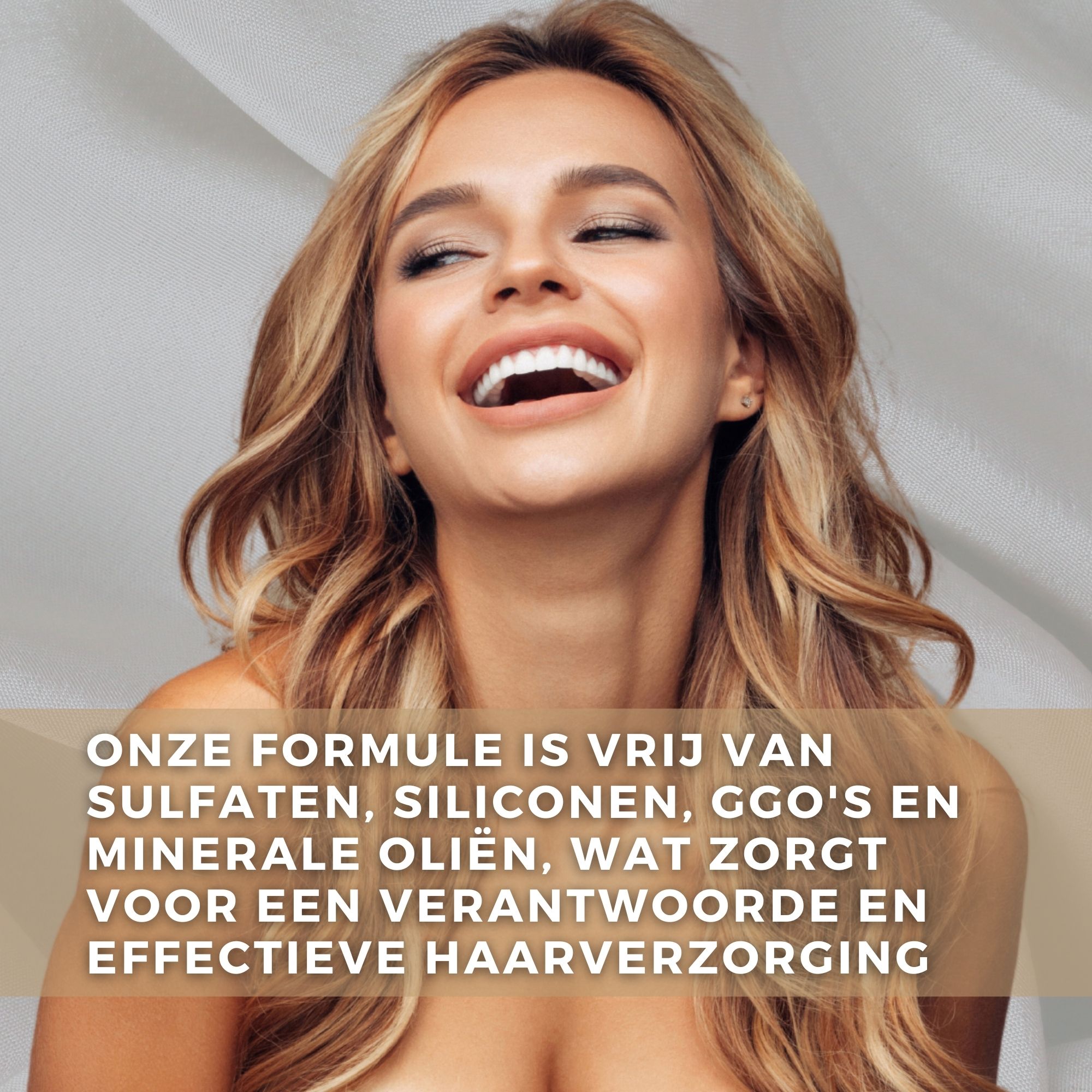 Lachende vrouw met blond haar. Tekst: Onze formule is zonder sulfaten, siliconen, GGO's en minerale oliën.