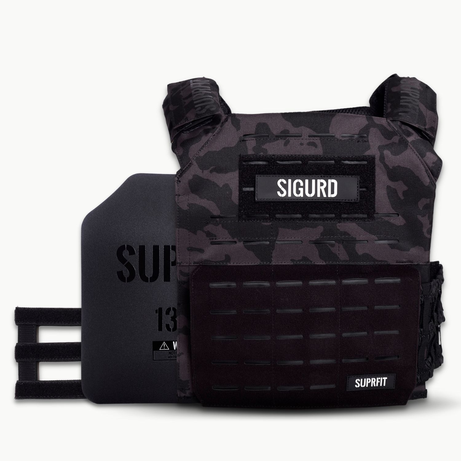 Gewichtsweste mit Camouflage-Muster. Schwarze Platte mit SUPRFIT-Logo und 13 kg Gewicht. Seitliche Gurte.