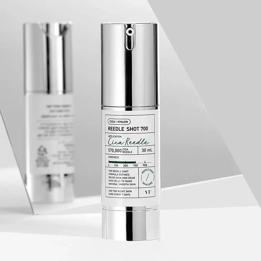 Produktflasche. Text: REEDLE SHOT 700, 30 ml. Silberne Kappe. Spiegelung. Grüner Aufkleber.