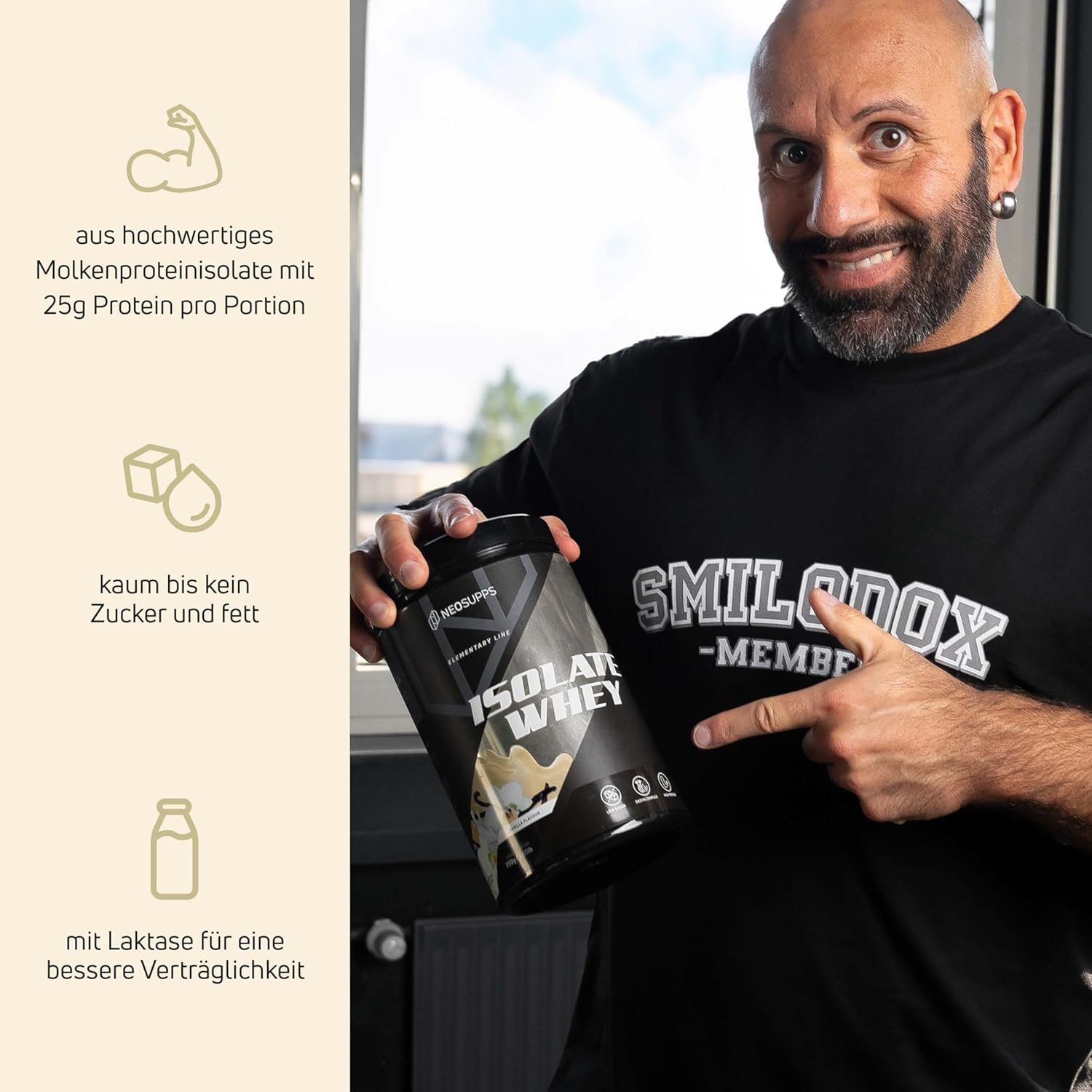 Mann hält Dose Isolate Whey. Aufschrift: 25g Protein pro Portion, kaum Zucker und Fett, mit Laktase.