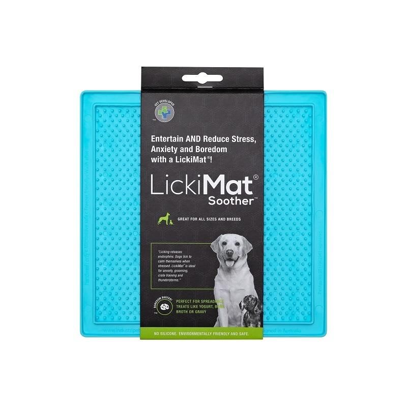Türkisfarbene Matte mit Verpackung. Verpackung mit Produktname, Hundefoto und Text. "LickiMat Soother".