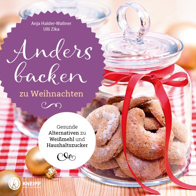 Buchcover mit Titel "Anders backen zu Weihnachten". Glas mit Keksen, rotes Band. Goldene Kugeln und Logo.
