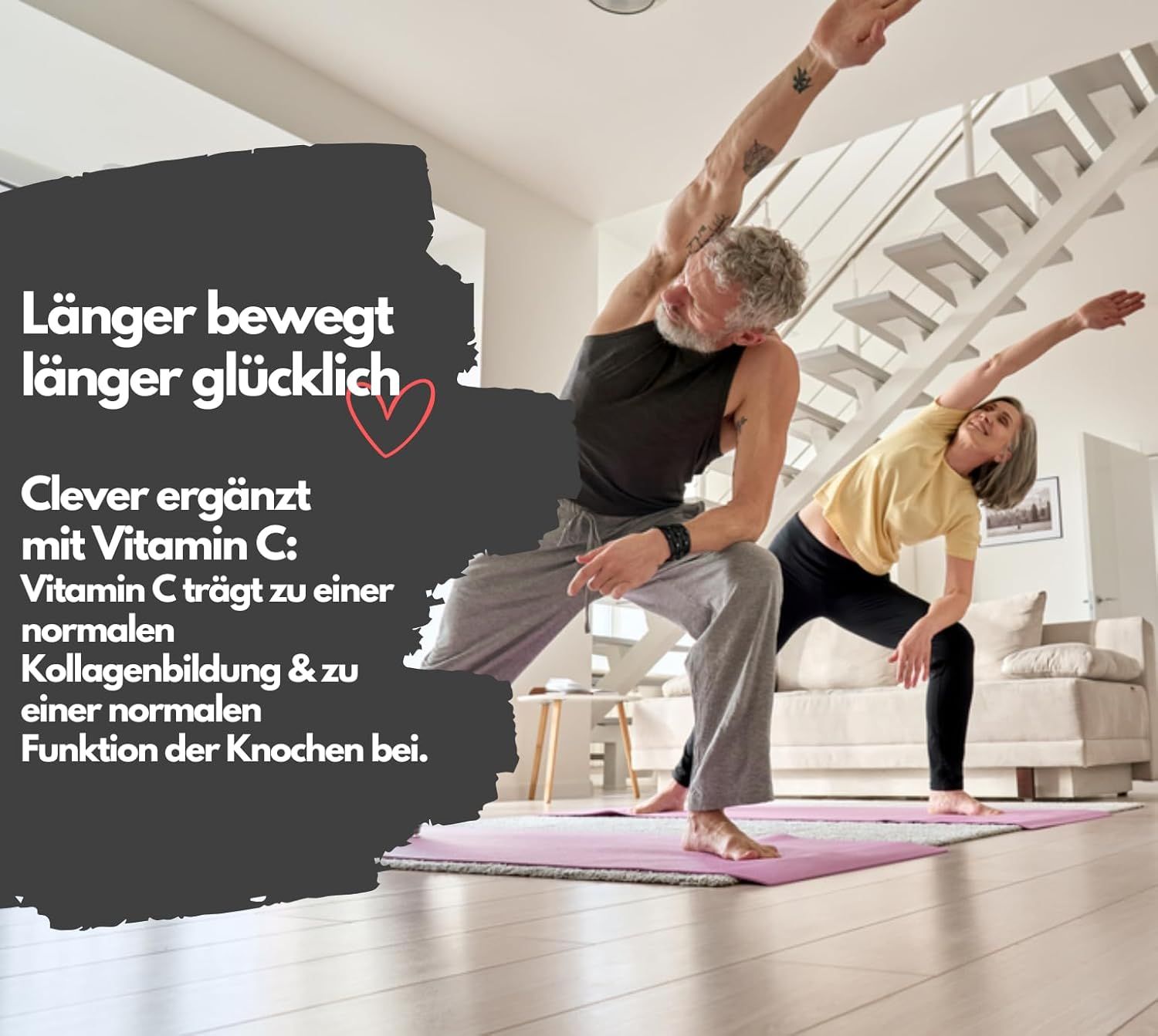 Zwei Personen beim Yoga. Text: Länger bewegt, länger glücklich. Clever ergänzt mit Vitamin C. Für Knochenfunktion.