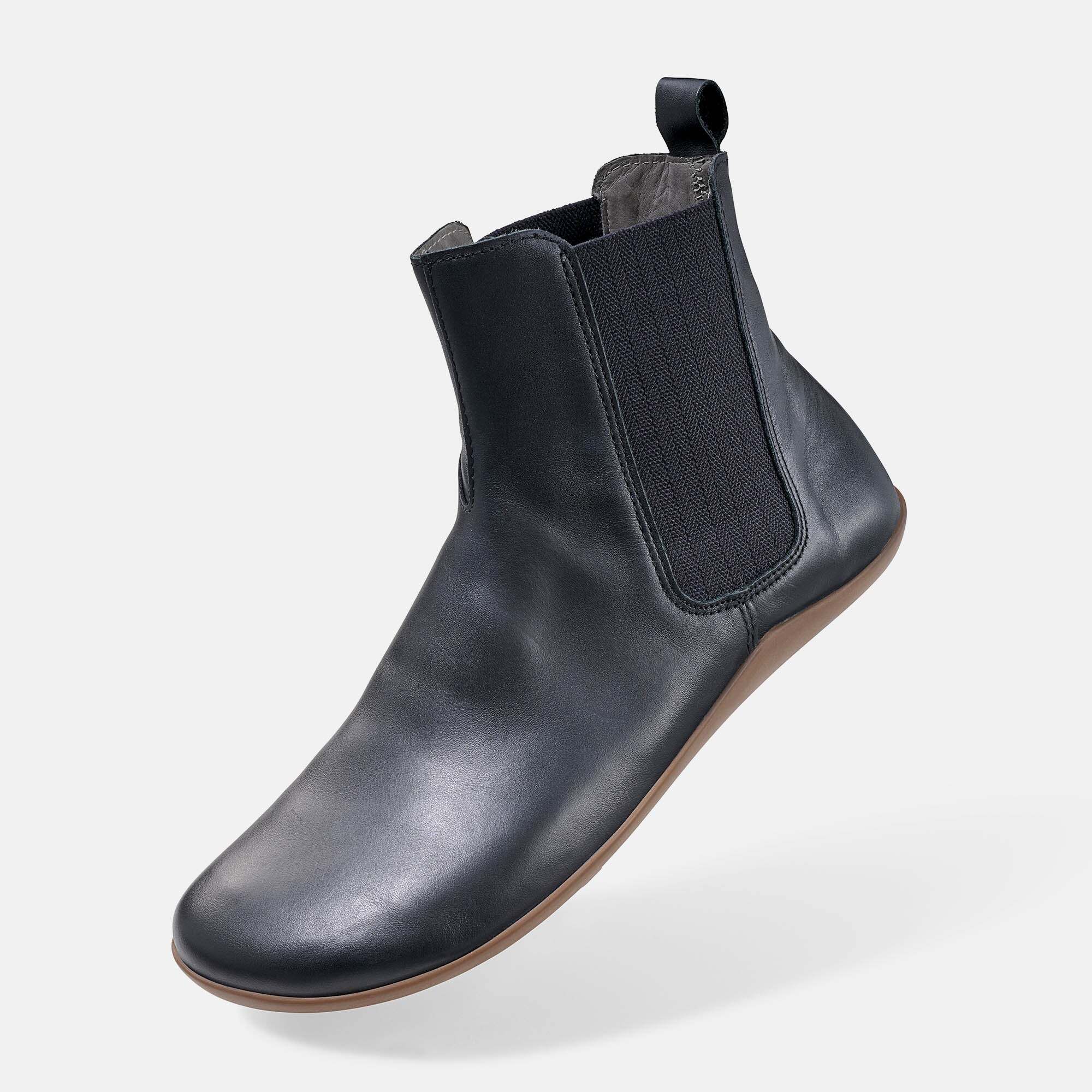 Schwarzer Leder-Schnürschuh mit Vibram-Sohle.