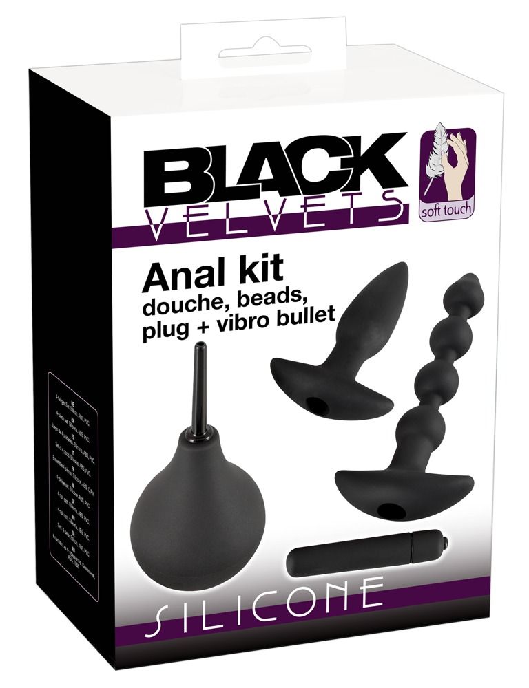 Schwarzes Anal-Kit in Verpackung. Enthält Douche, Perlen, Plug und Vibrationskugel. Aufschrift: BLACK VELVETS, SILICONE.