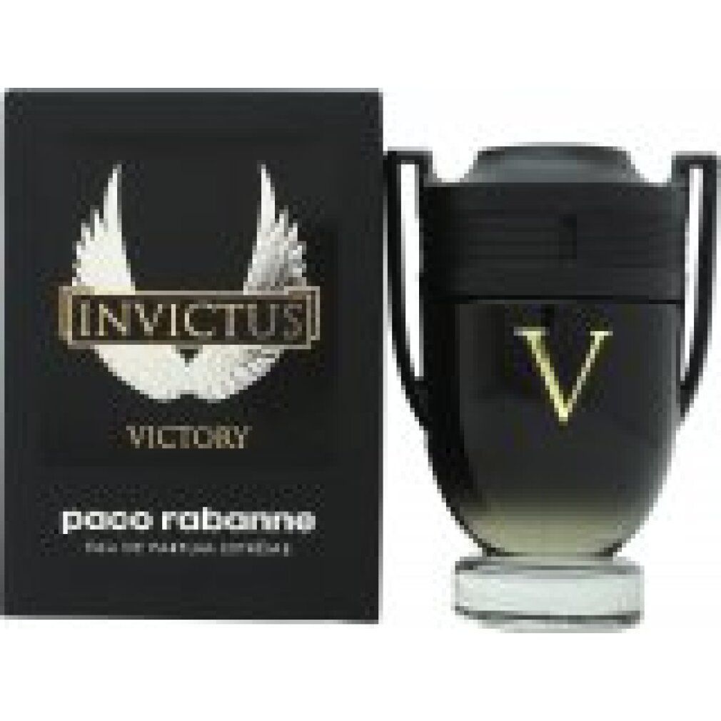 Schwarze Schachtel und Flakon. Auf der Schachtel steht "Invictus Victory". Flakon mit goldenem "V".