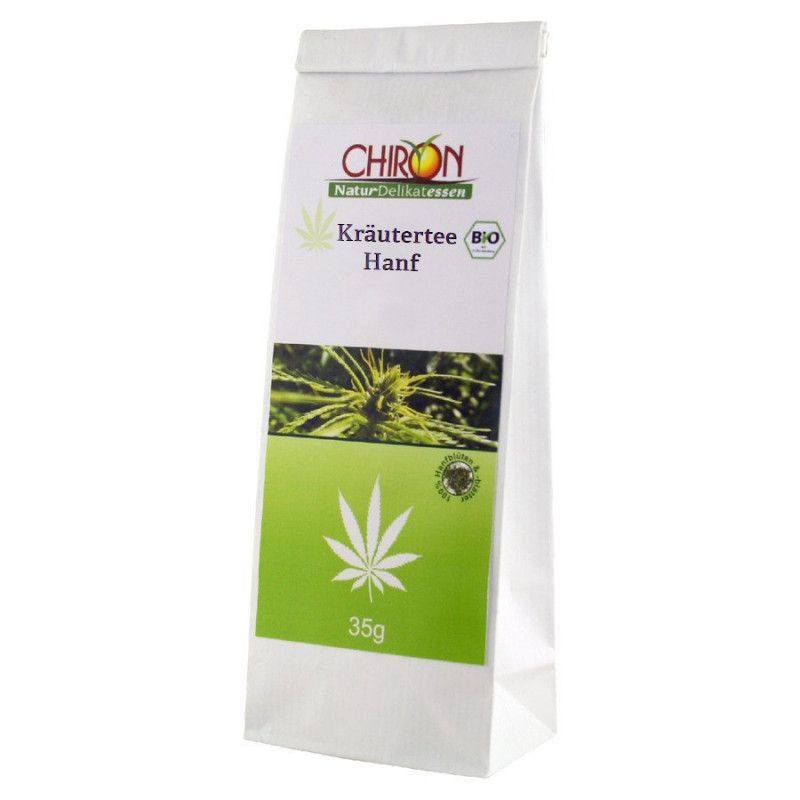 Weißer Beutel mit grünem Etikett. Aufschrift: Chiron Kräutertee Hanf. Bio-Siegel. Hanfblatt-Grafik. 35g.