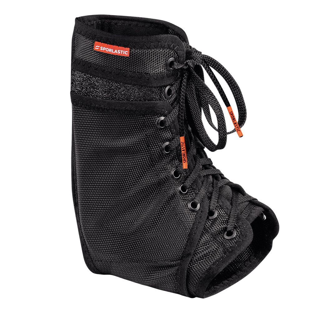 Schwarze Sprunggelenkorthese mit Schnürung, Klettverschlüssen und orangefarbenen Akzenten.