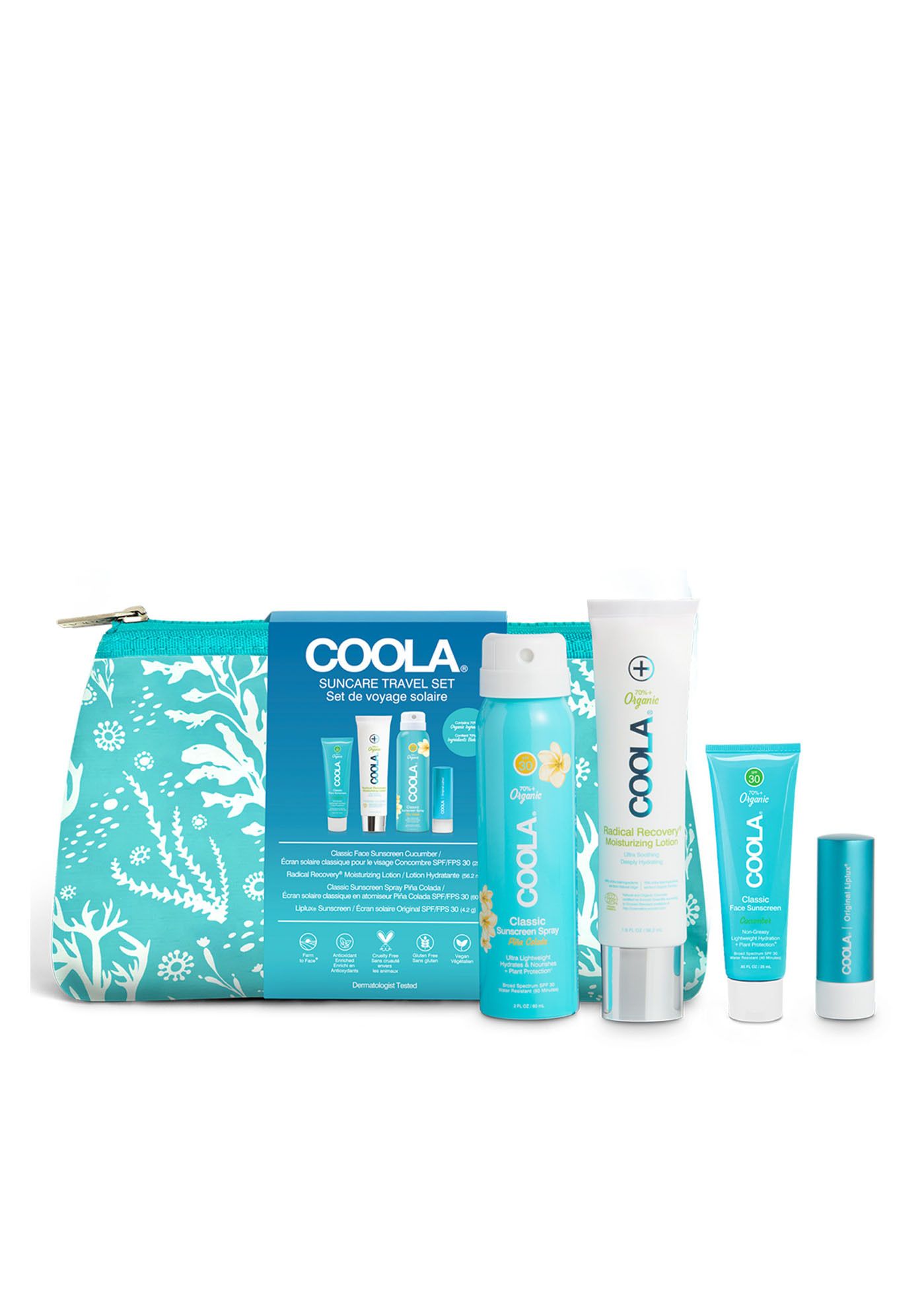 Ein Coola Suncare Travel Set. Es enthält eine Kosmetiktasche, eine Schachtel und vier Produkte. Auf der Schachtel steht "COOLA".