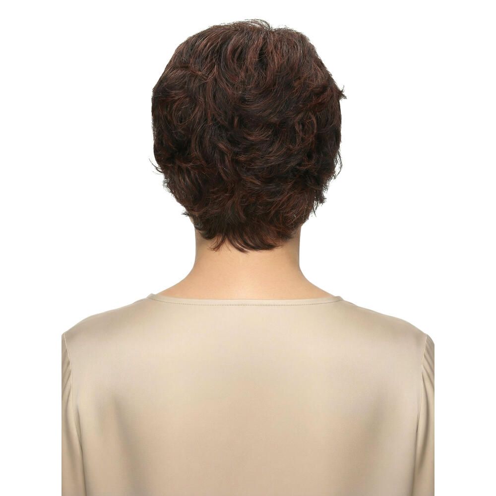 Kurzhaarperücke in Braun-Rot-Tönen. Rückansicht einer Frau mit Perücke.