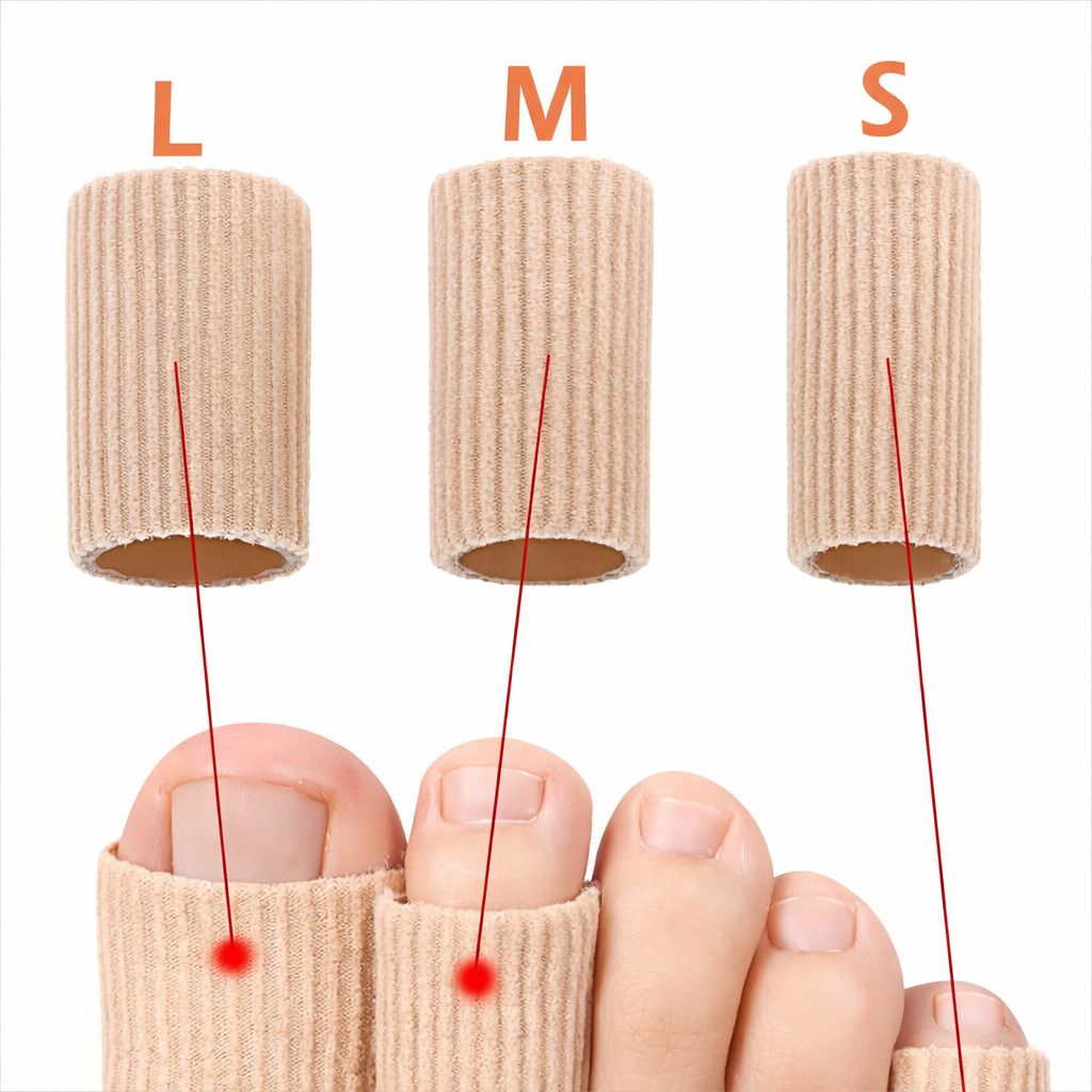 Drei beige Silikon-Gelröhrchen auf Zehen. Größen S, M, L. Die Röhrchen sind auf den Zehen platziert. Rote Punkte zeigen die Positionierung.