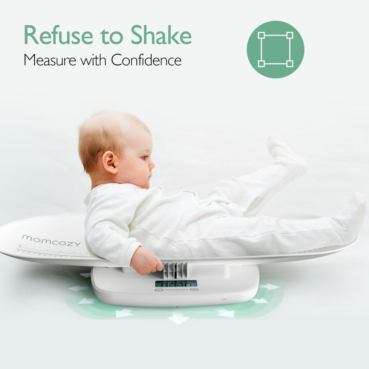Baby liegt auf weißer Babywaage. Momcozy-Logo. Pfeile um Waage. Baby in weißem Anzug. Digitalanzeige. Text: Refuse to Shake, Measure with Confidence.