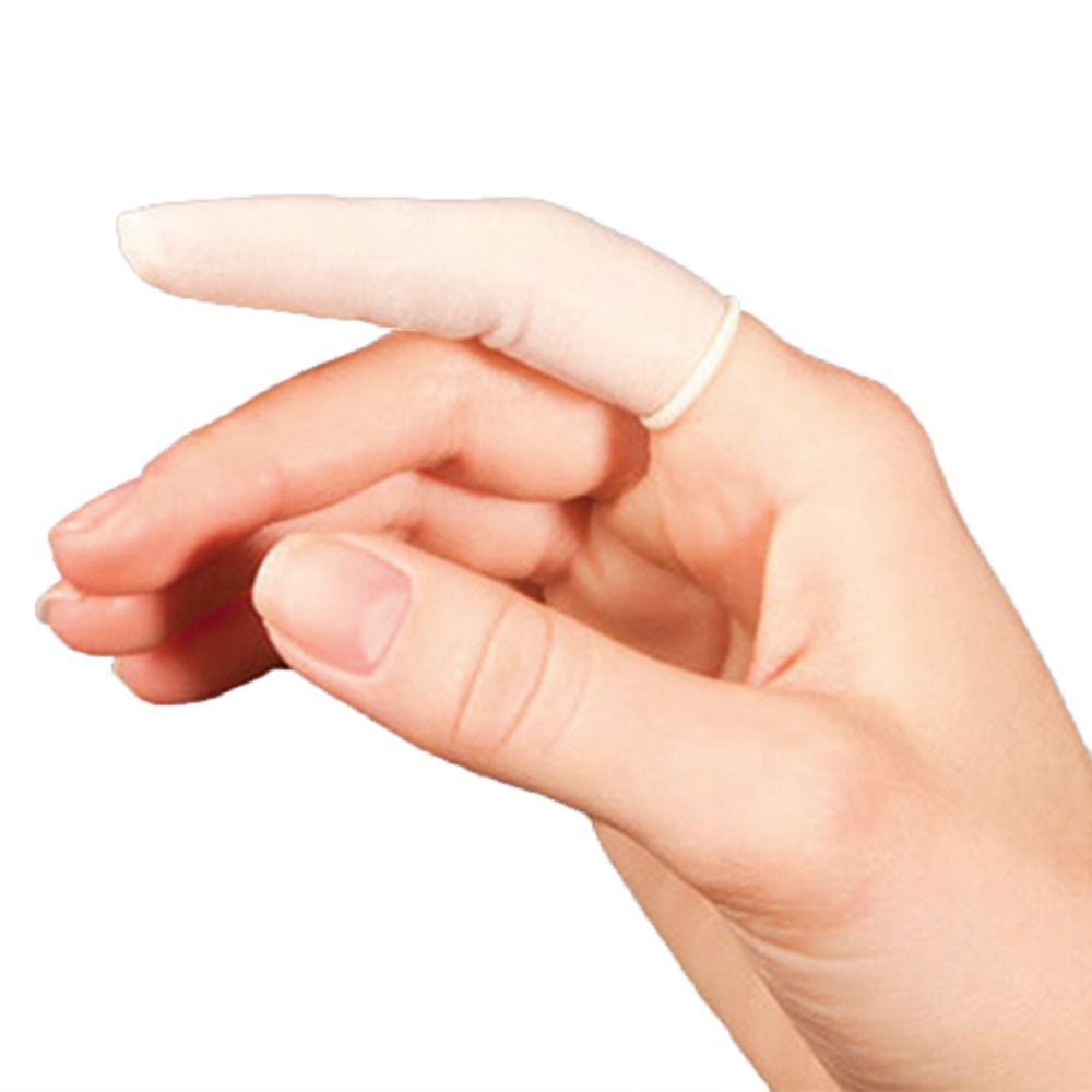 Fingerling auf einem Finger. Beige Farbe, mit einem Ring am Ansatz. Auf einer Hand gezeigt.