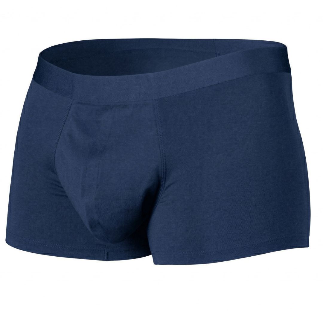 Dunkelblaue Boxer mit elastischem Bund und vorgeformtem Frontbereich.