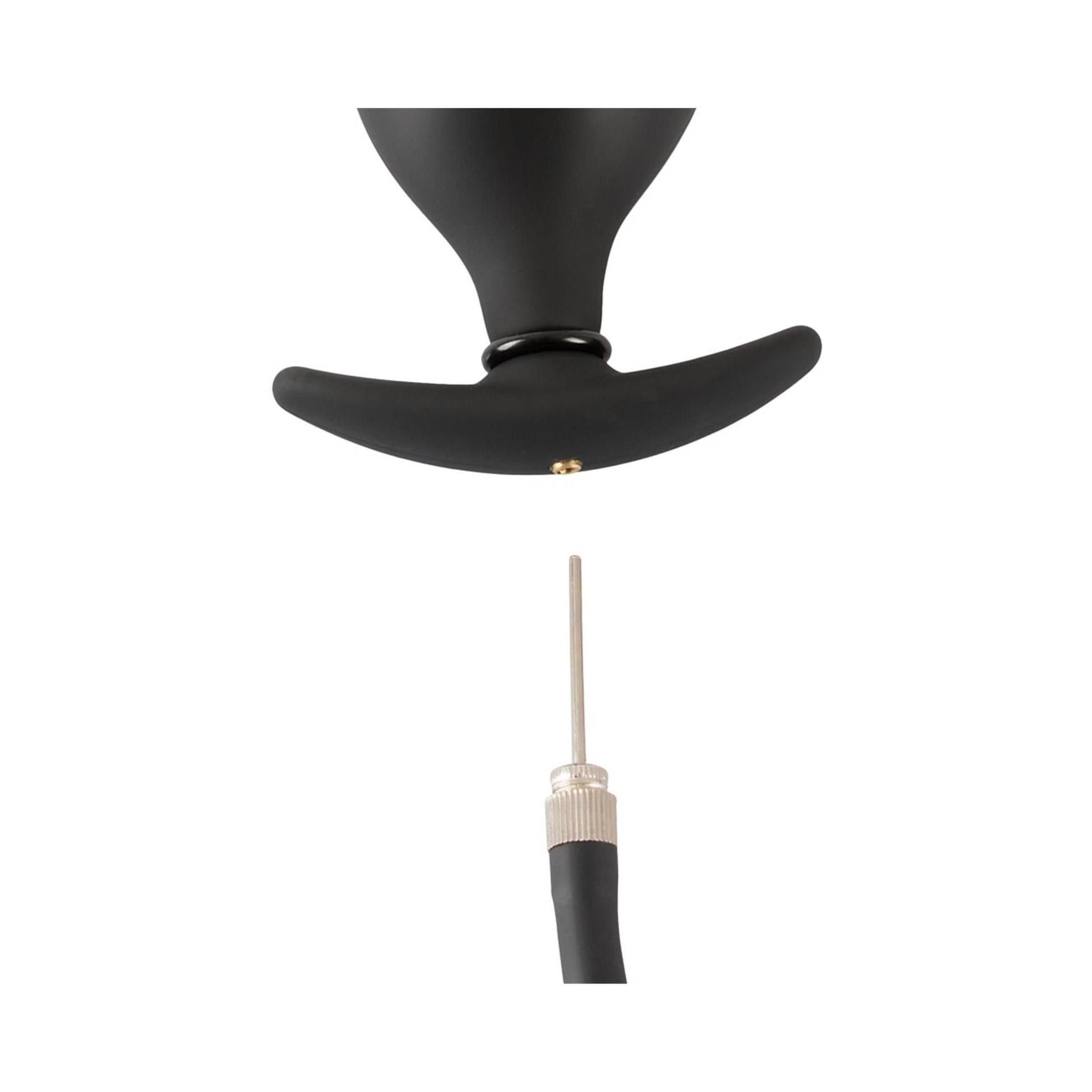 T-förmiger Plug mit Schlauchanschluss. Der Schlauch ist abgetrennt.