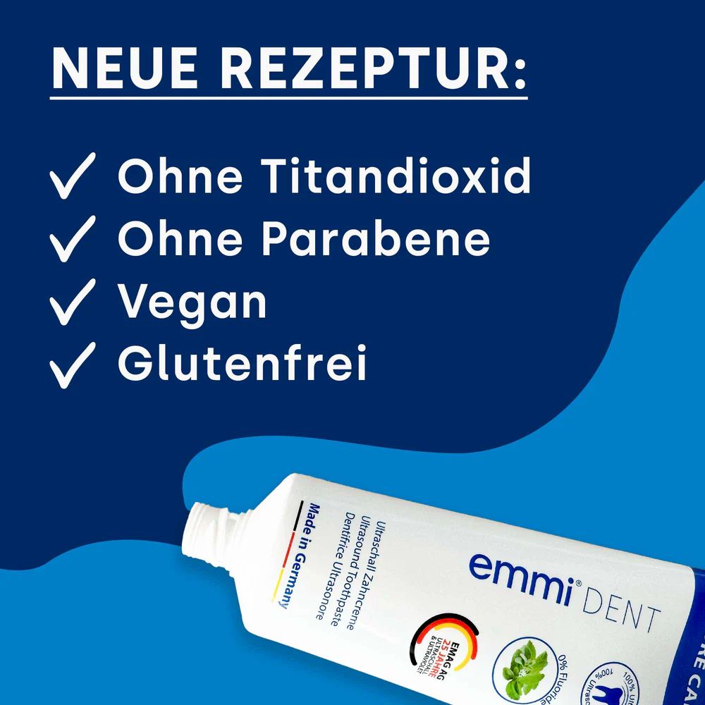 Grafik mit neuer Rezeptur: Ohne Titandioxid, Parabene, vegan und glutenfrei. Tube emmi®-dent Zahnpasta im Hintergrund.