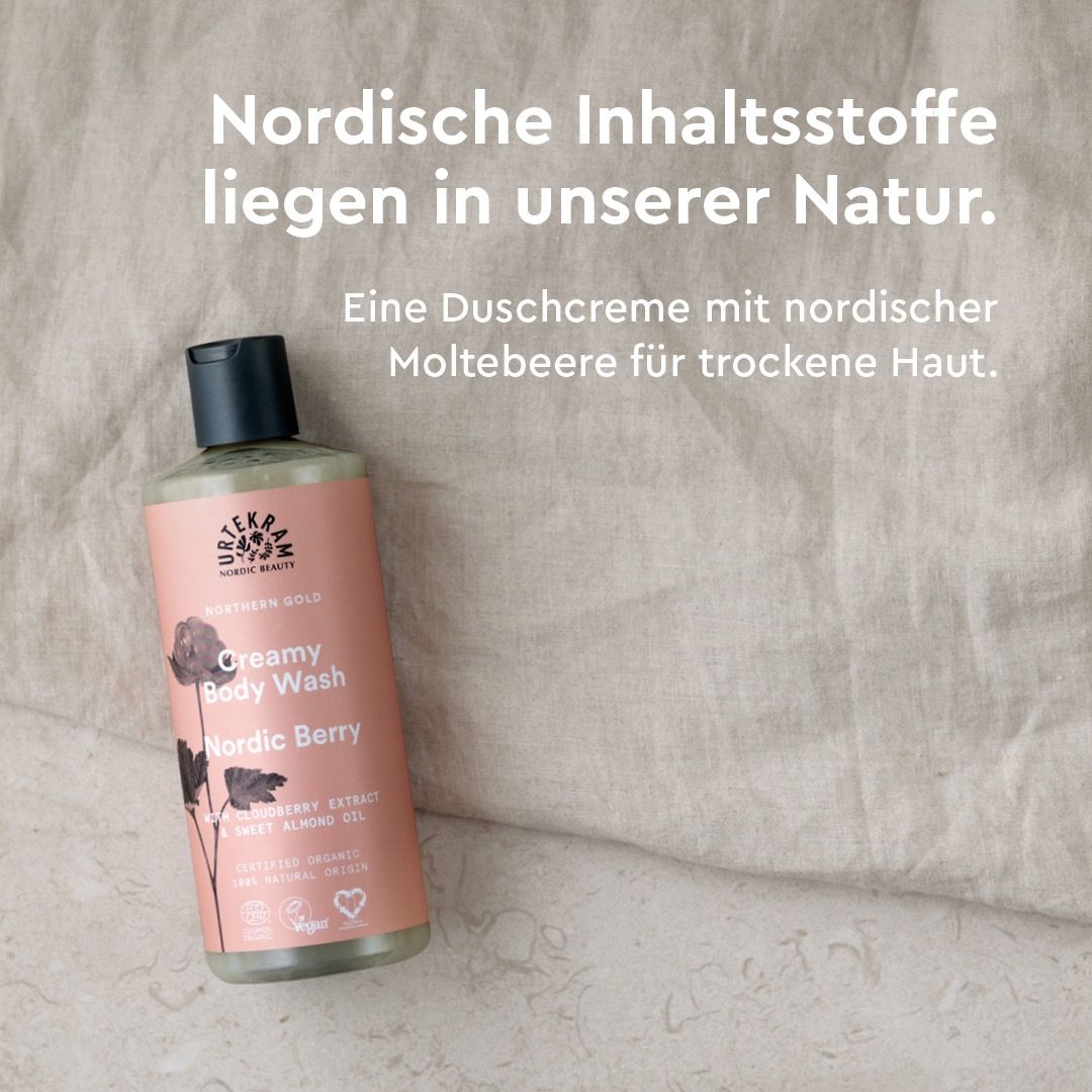 Flasche Duschcreme Nordic Berry, 250ml. Rosa Etikett mit schwarzen Blumen und Text.