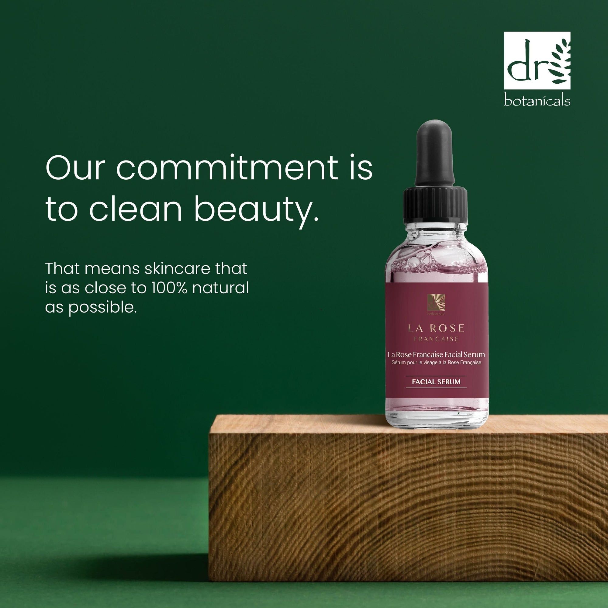 Produktflasche auf Holzblock. Text: Our commitment is to clean beauty. Skincare that is as close to 100% natural.