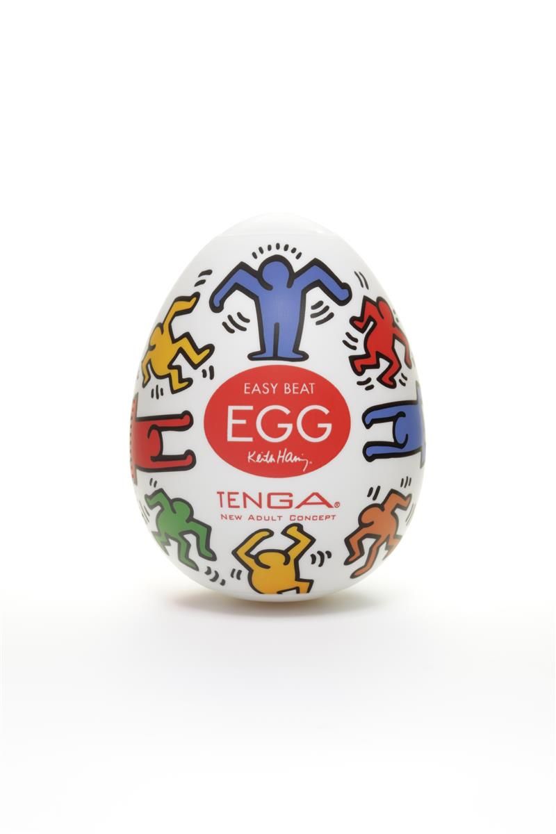 Eiförmiges Produkt mit farbigen Figuren und Text. Roter Aufkleber mit Text 'EASY BEAT EGG'. TENGA-Logo sichtbar.