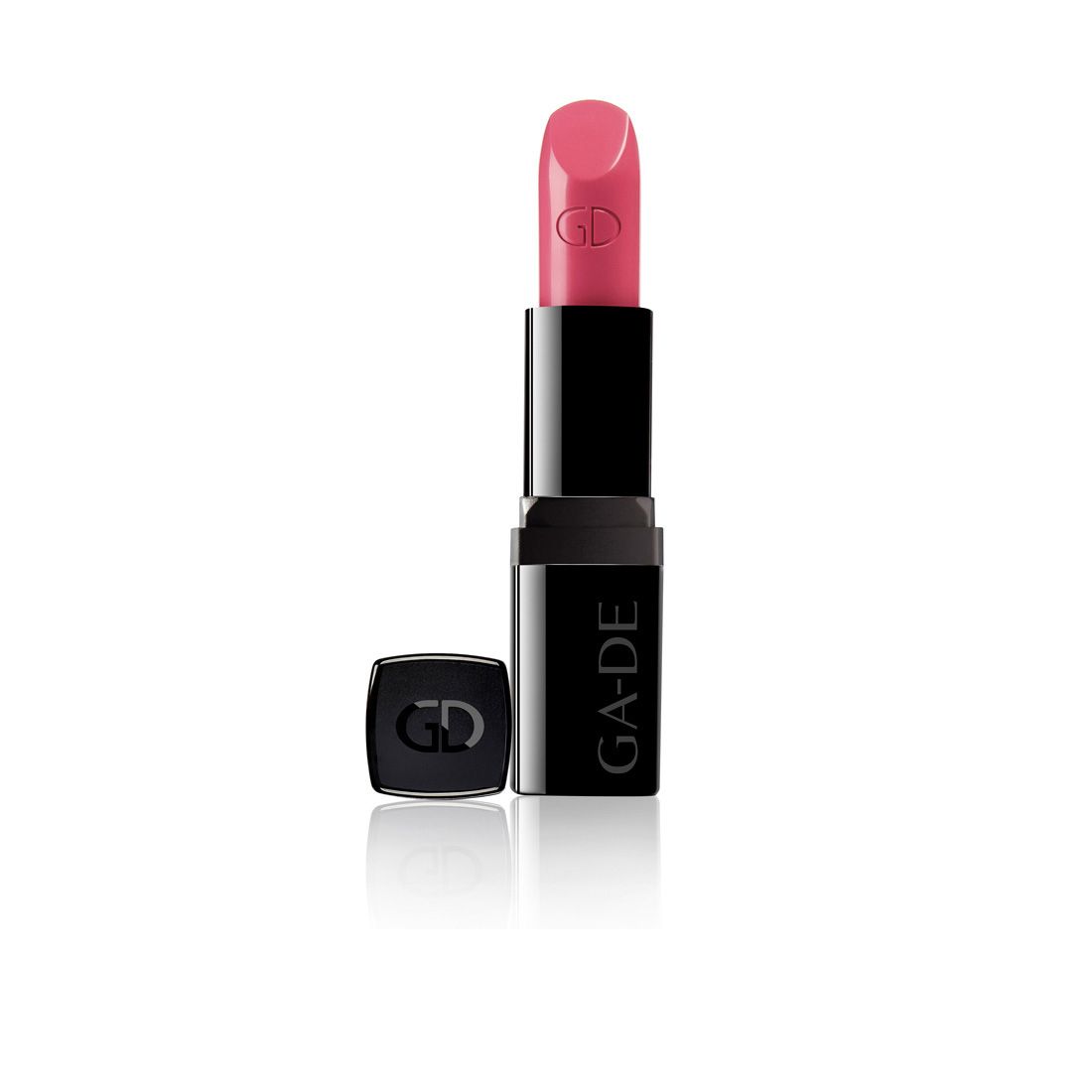 Lippenstift mit rosafarbener Spitze und schwarzer Hülse. Auf der Hülse steht "GA-DE". Die Kappe liegt daneben.