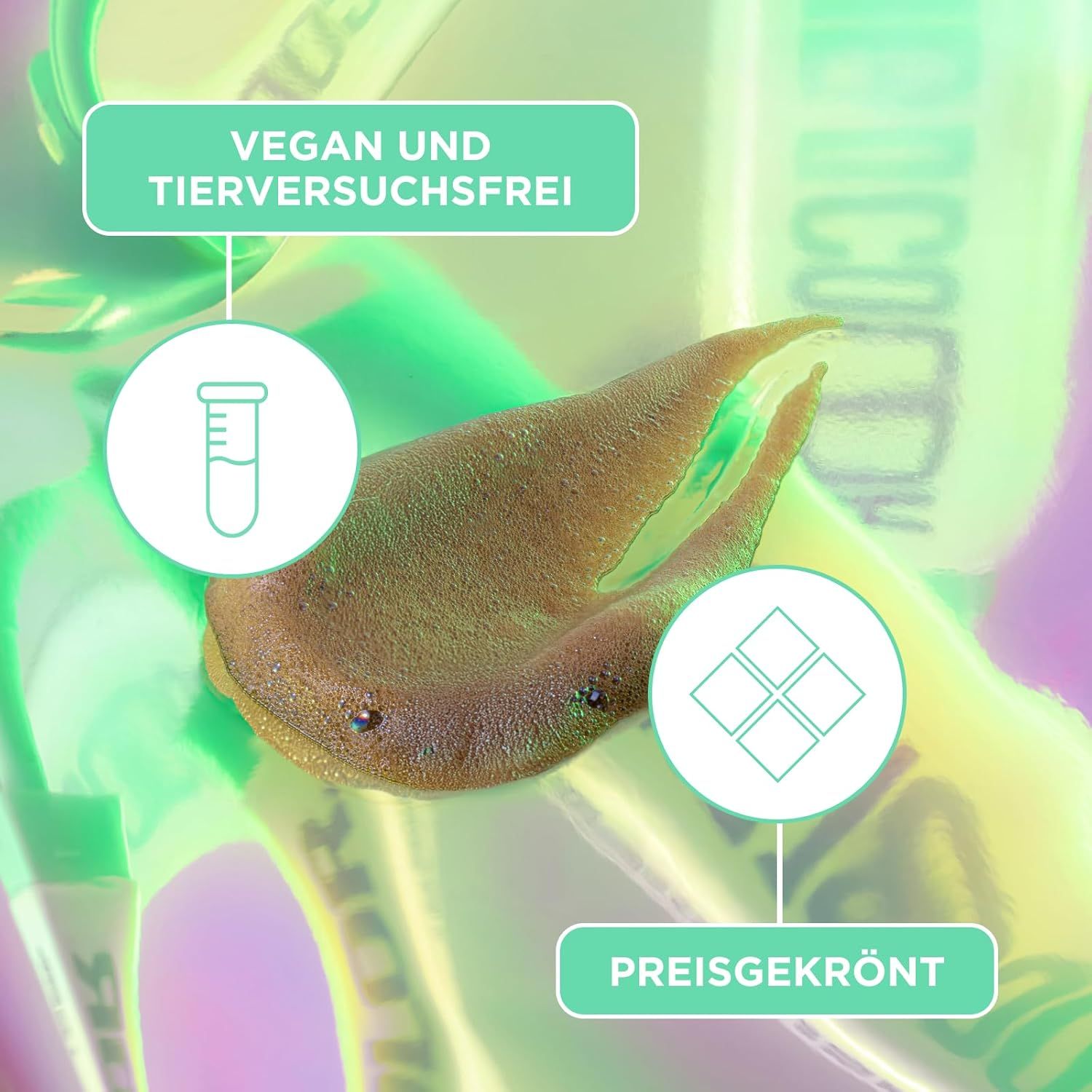 Nahaufnahme eines Produkts. Text: Vegan und tierversuchsfrei, preisgekrönt. Abbildung: Laborröhrchen, Diamantmuster.