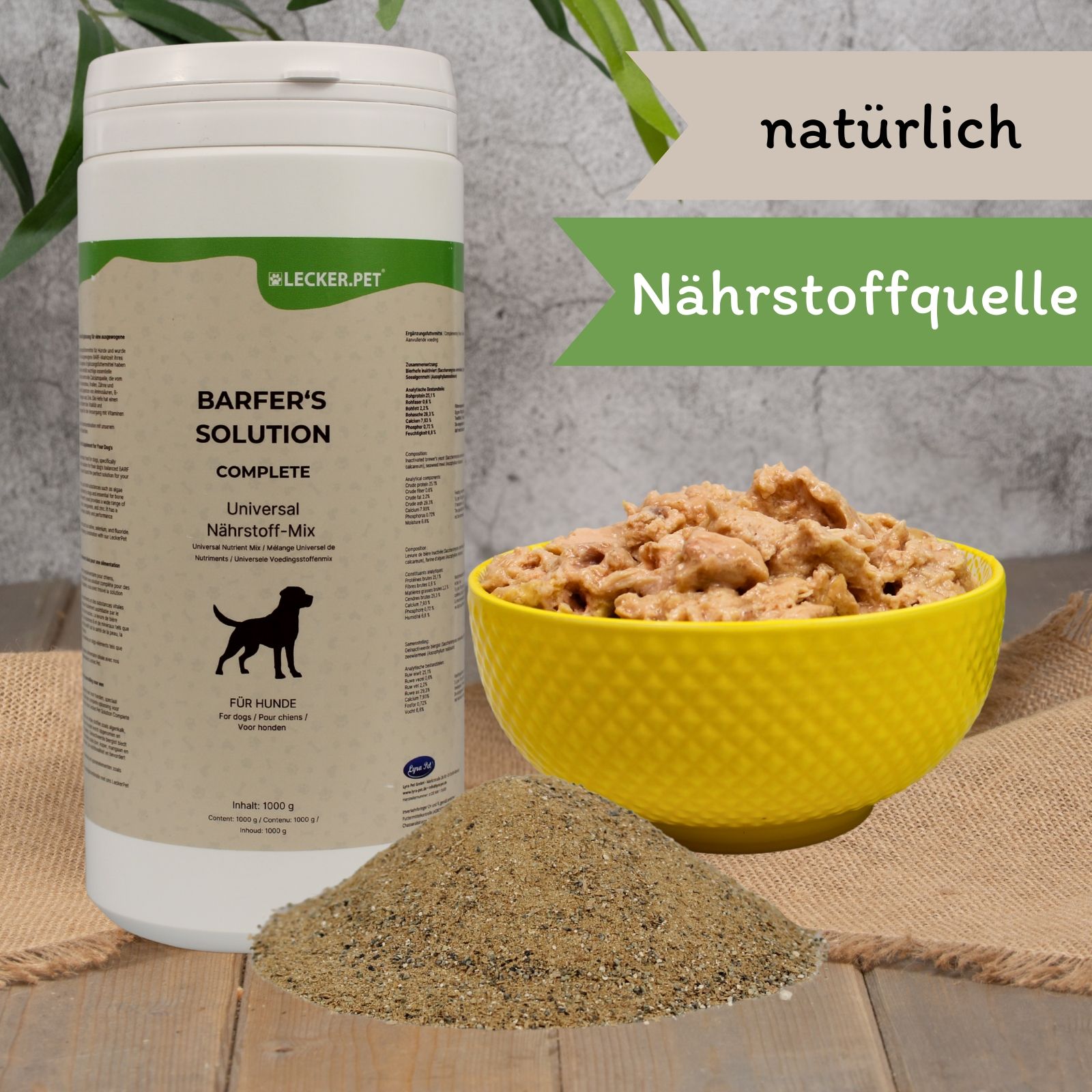 Barfer's Solution Complete Universal Nährstoff-Mix für Hunde in einem Behälter und einer gelben Schüssel.