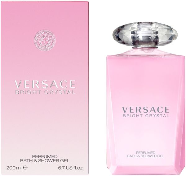 Rosa Duschgel-Flasche und Verpackung. Aufschrift: Versace Bright Crystal. Parfümiertes Bad & Duschgel.