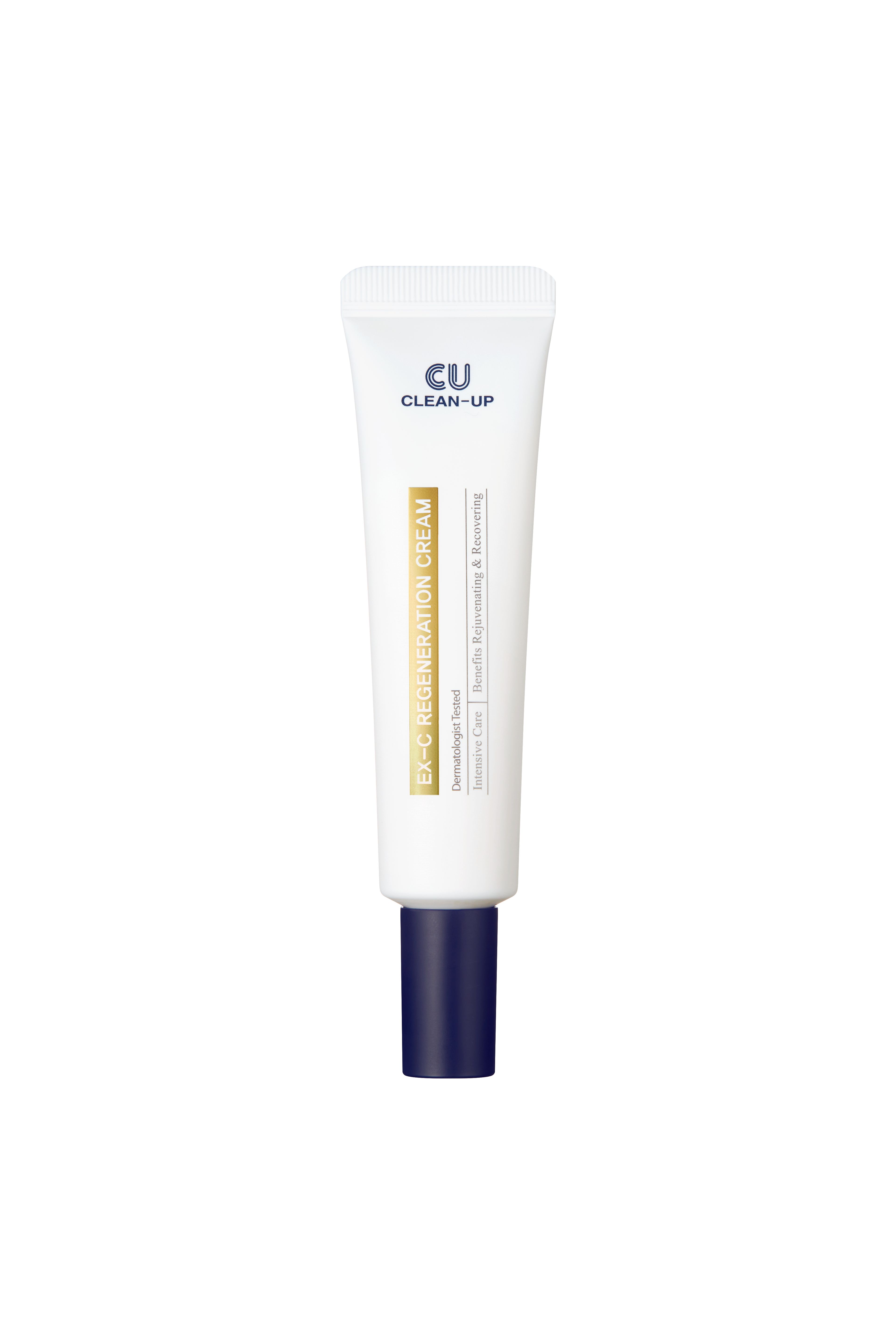 Weiße Tube mit blauer Kappe. Aufschrift: CU CLEAN-UP, EX-C REGENERATION CREAM. Dermatologisch getestet.