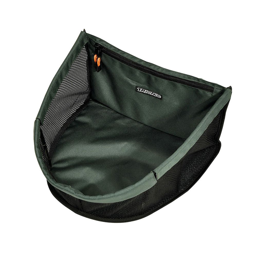 Grüner Korb mit Reißverschluss und Trionic-Logo. Schwarzes Netz an den Seiten. Orangefarbene Reißverschluss-Details.
