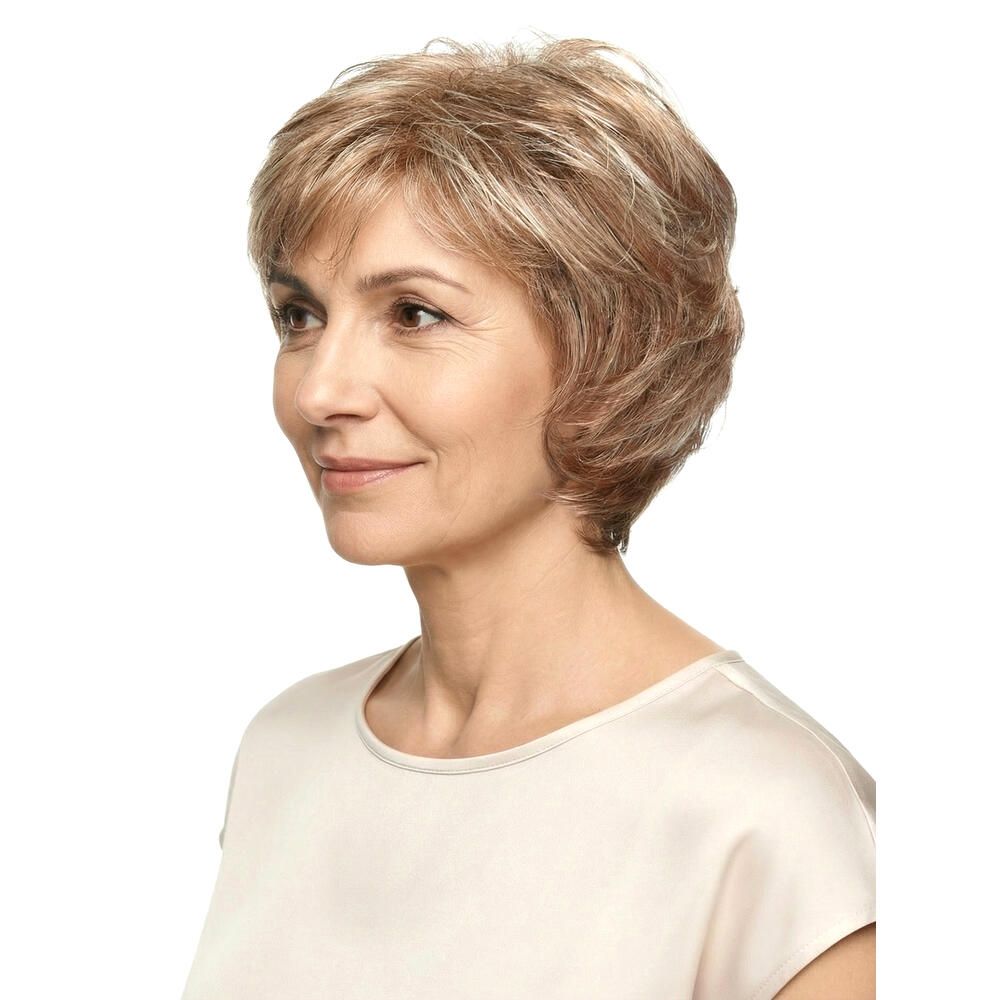Kurzhaarperücke in Blond- und Brauntönen. Seitliche Ansicht einer Frau mit Perücke. Kurze, gewellte Haare.