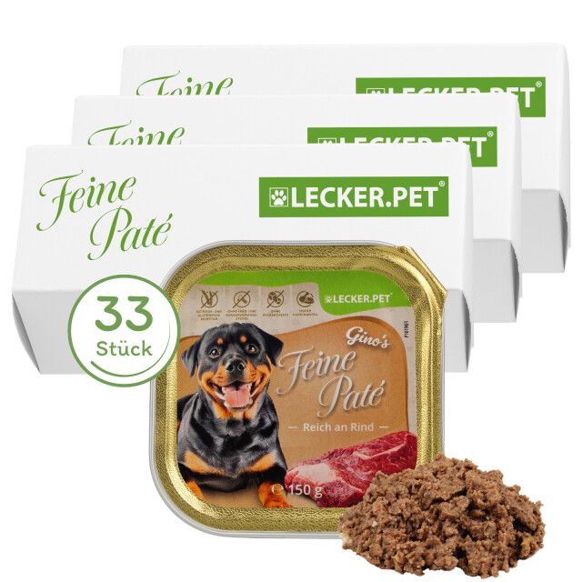 Drei Packungen Hundefutter. Eine geöffnete Dose mit Futter und ein Haufen Futter daneben. Aufschrift: Feine Paté, Reich an Rind.