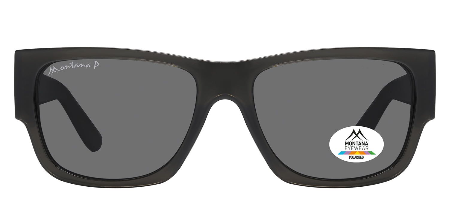 Dunkelgraue Sonnenbrille mit rechteckigen Gläsern. Montana Eyewear Logo auf dem linken Bügel und Aufkleber auf dem rechten Glas. Polarisierte Gläser.