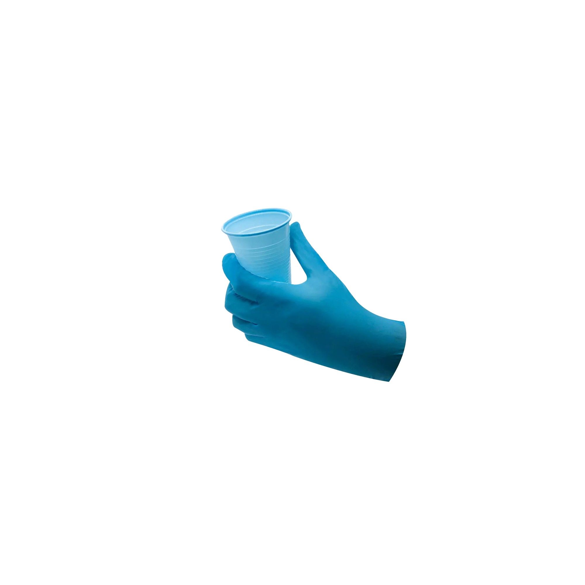 Hand mit blauem Vitril-Untersuchungshandschuh hält Becher.