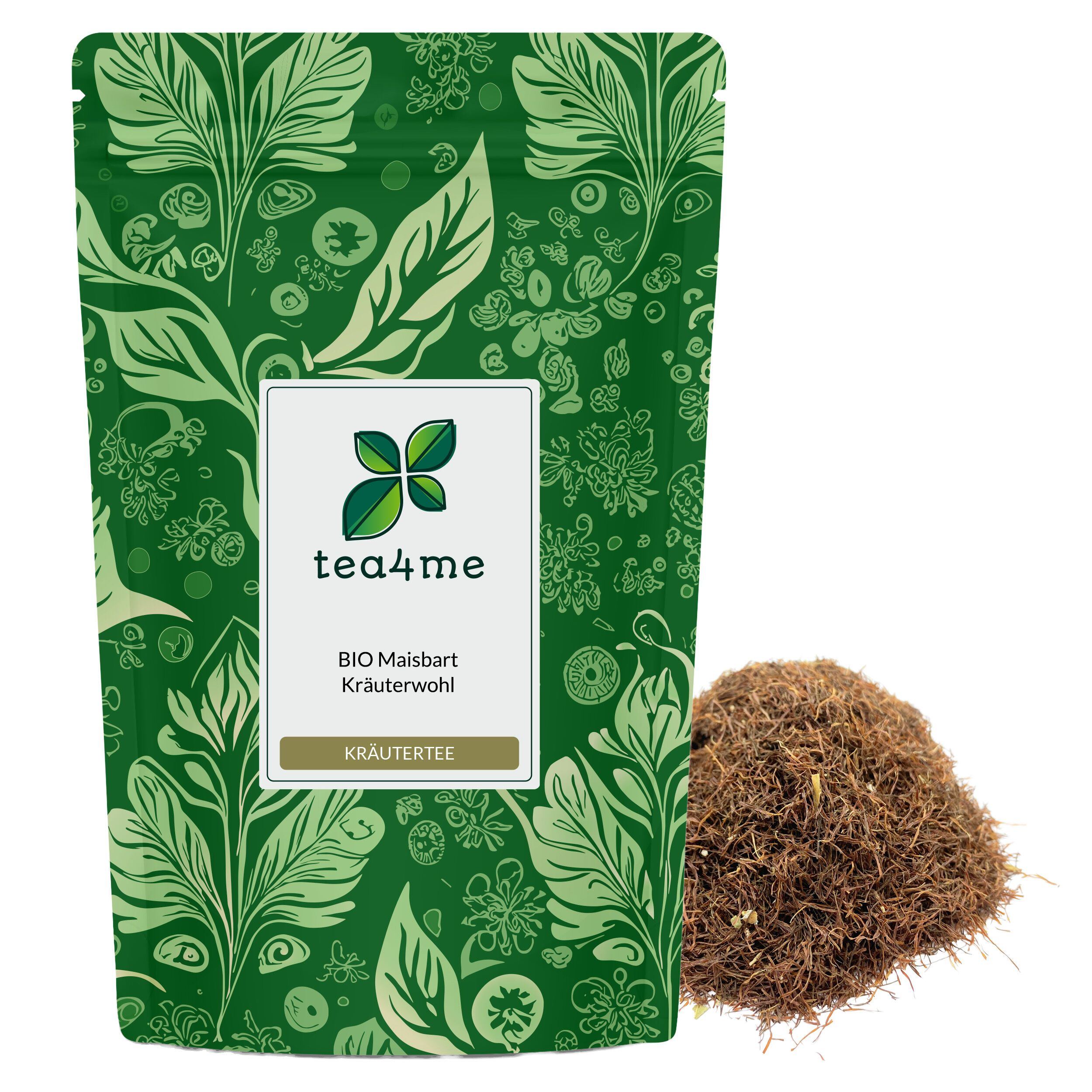 Grüner Beutel mit floralem Muster und Kräutertee daneben. Weißes Etikett mit Logo und Schriftzug: tea4me BIO Maisbart Kräutertee.