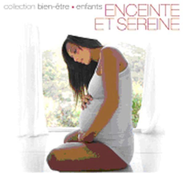 Schwangere Frau sitzt am Fenster. Sie berührt ihren Bauch. Text: Enceinte et Serene, collection bien-être • enfants.
