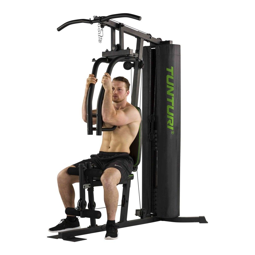 Tunturi Home Gym HG20 mit Mann beim Brustpresse-Training.