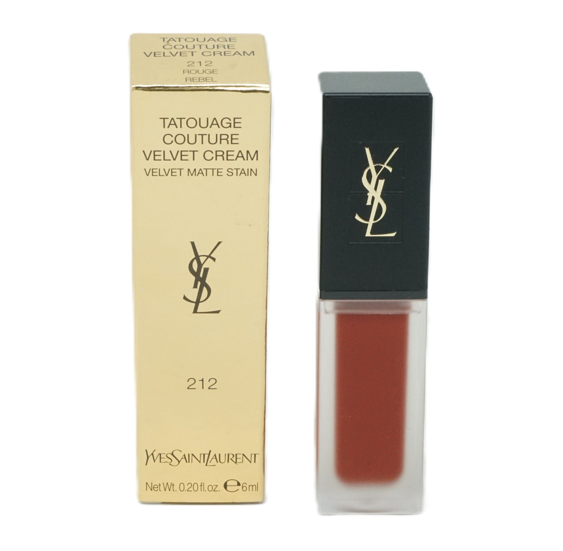 Yves Saint Laurent Tatouage Couture Velvet Cream 212. Goldfarbene Verpackung und Lippenstift. Schwarzer Deckel mit Logo. Farbton 212.