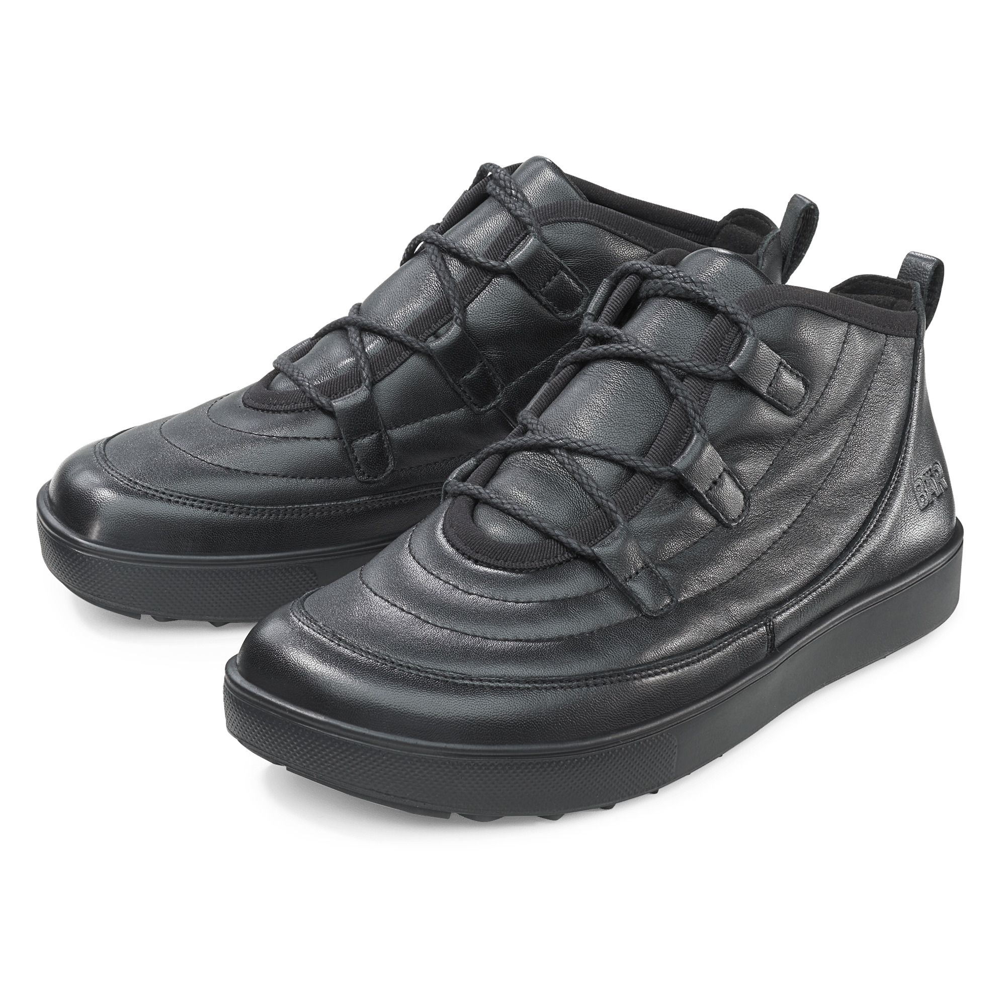 Schwarze Stiefeletten mit Schnürung. Breite Passform. Leder. Seitlich Logo. Sohle und Obermaterial in Schwarz.