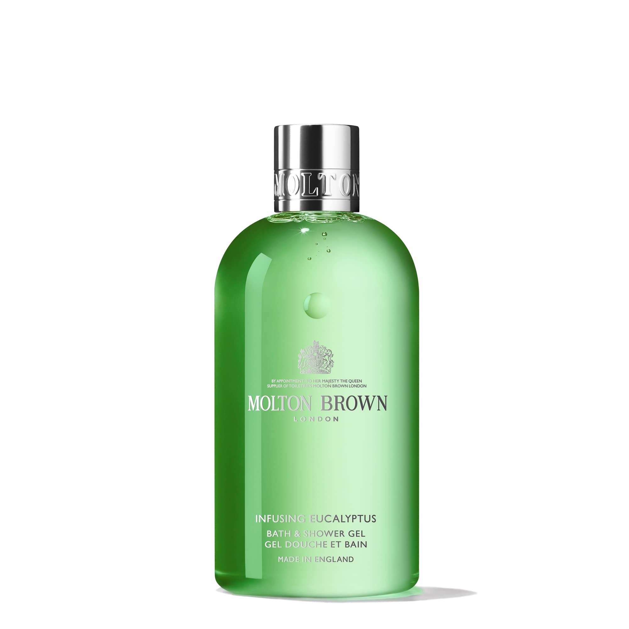 Grüne Flasche mit silbernem Deckel. Aufschrift: Molton Brown, Infusing Eucalyptus, Bath & Shower Gel. Made in England.