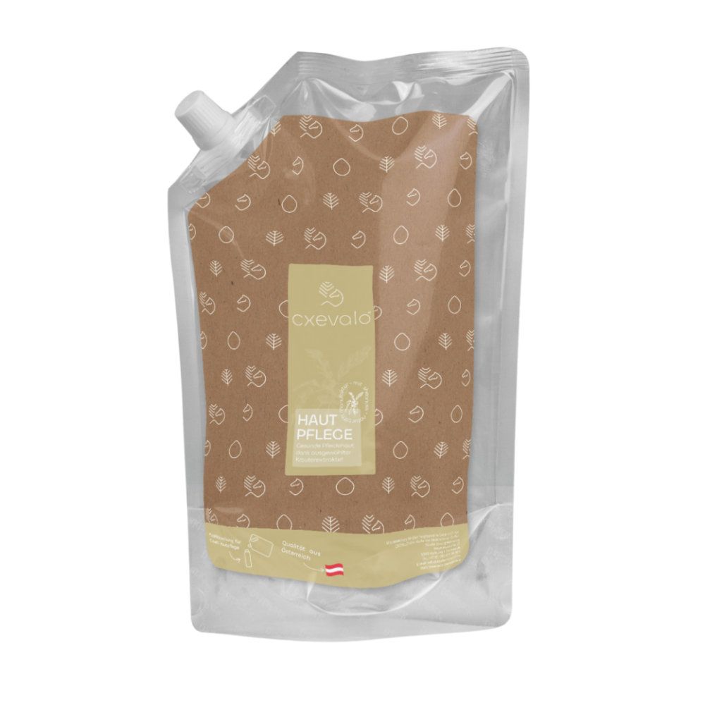Nachfüllbeutel mit Logo und Schriftzug 'Hautpflege'. Transparente Verpackung.
