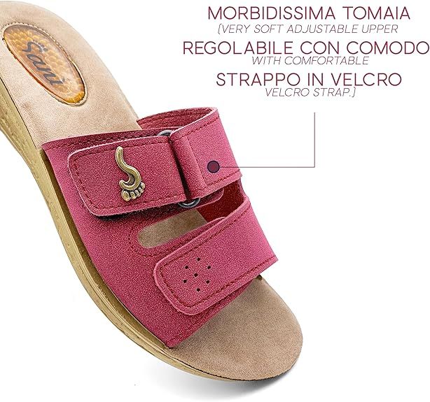 Sandalo rosso con chiusura a strappo. Marchio Sani. Testo 'MORBIDISSIMA TOMAIA' e 'STRAPPO IN VELCRO'.