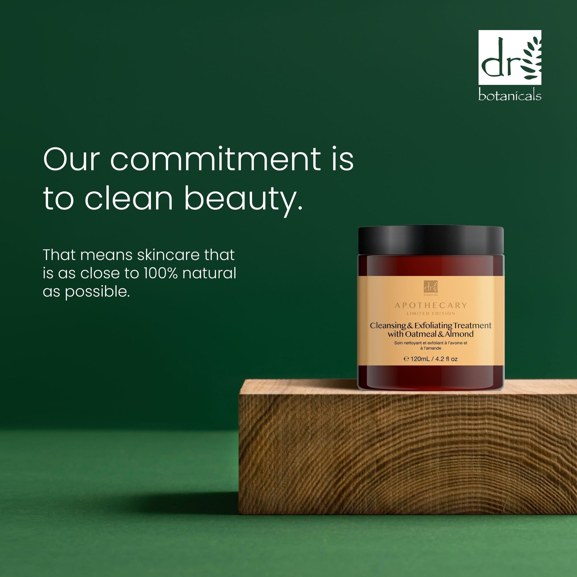 Braune Dose auf Holzblock. Text: Our commitment is to clean beauty. Cleansing & Exfoliating Treatment with Oatmeal & Almond.