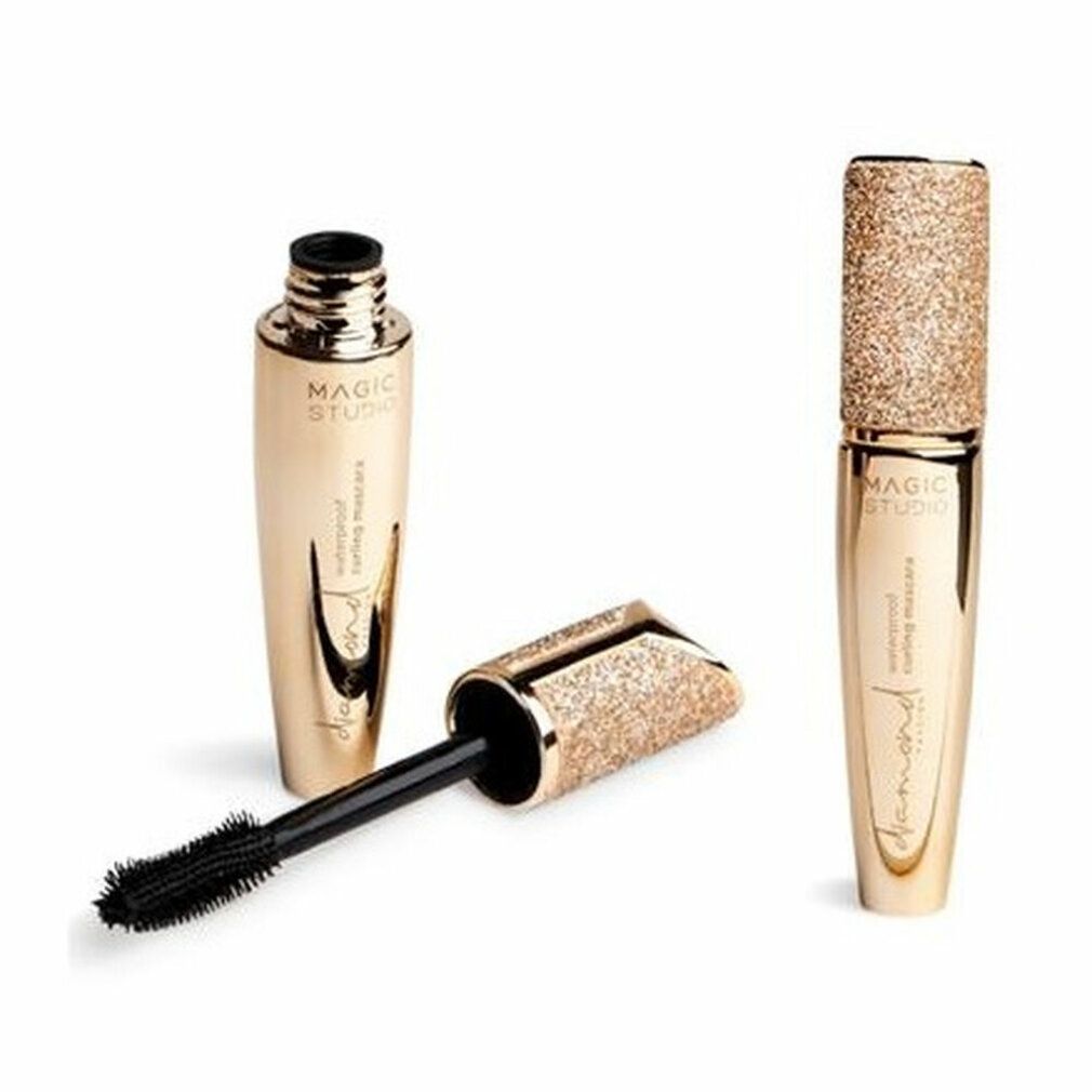 Goldfarbene Mascarahülse mit glitzerndem Deckel und schwarzer Bürste. Aufschrift: Magic Studio, Diamond Edition, Waterproof Curling Mascara.