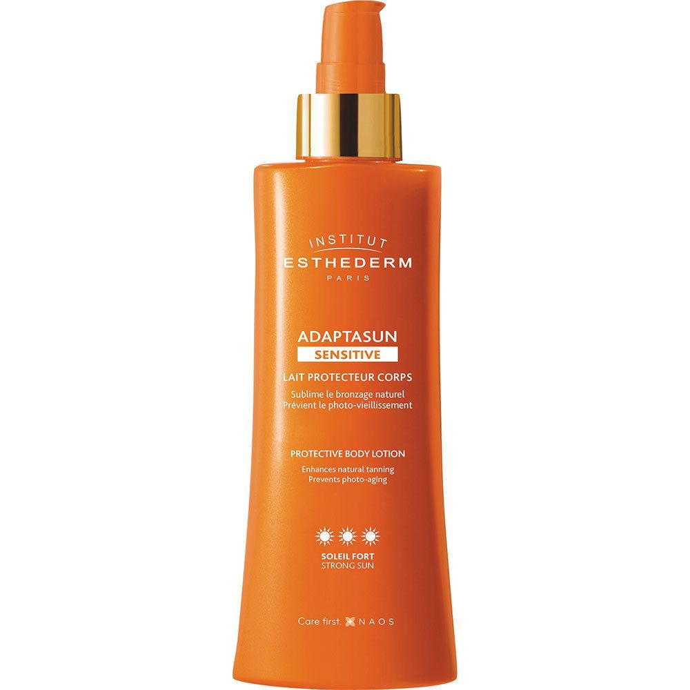 Flacon orange avec pompe. Inscriptions: INSTITUT ESTHEDERM, Adaptasun Sensitive, Lait Protecteur Corps, Soleil Fort. Tête de pompe dorée.